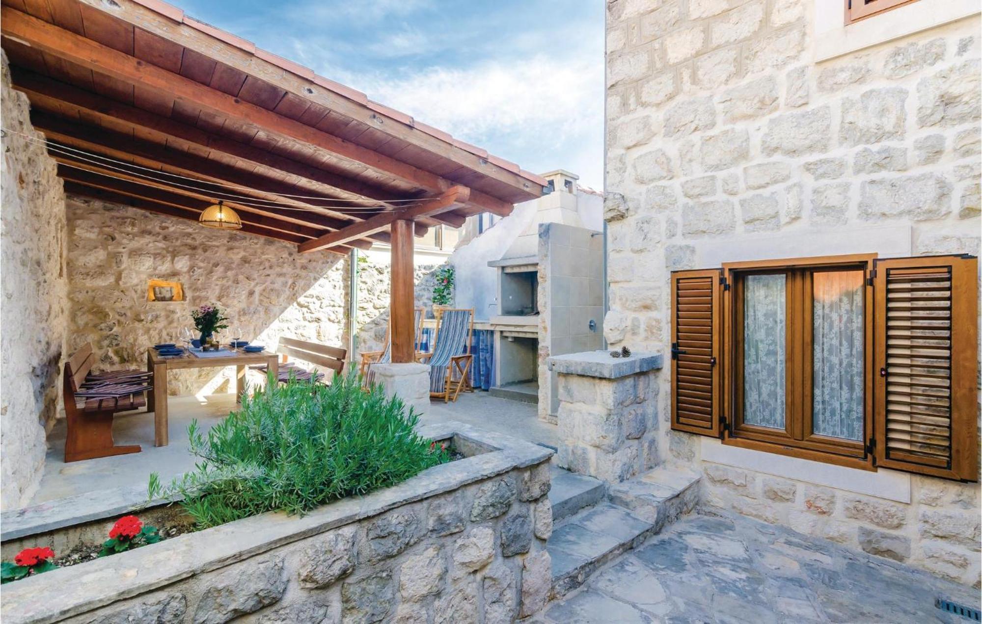 Cozy Home In Slano With Wifi Exterior photo